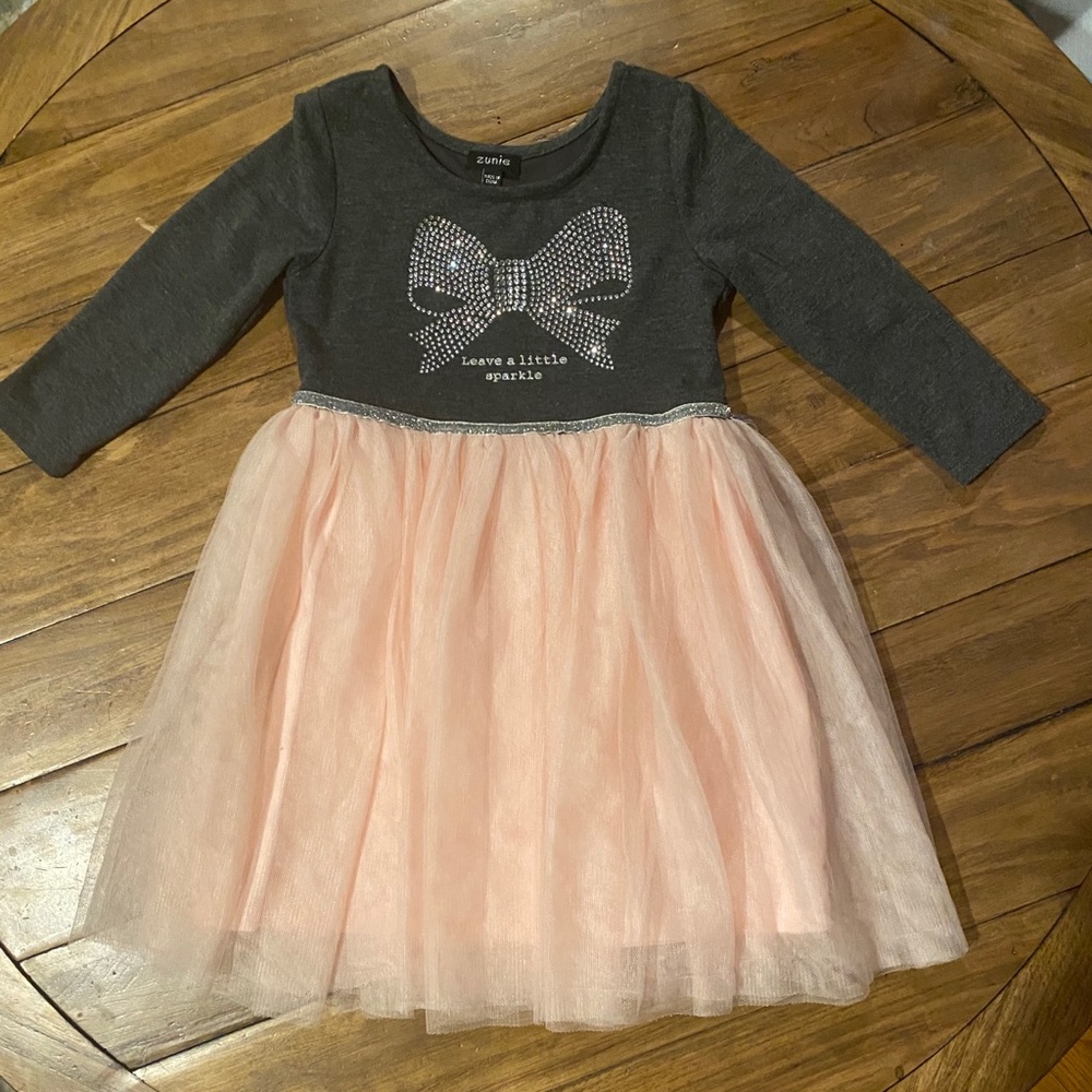 Worn once girls dress sz 6. Pink flowy and perfect